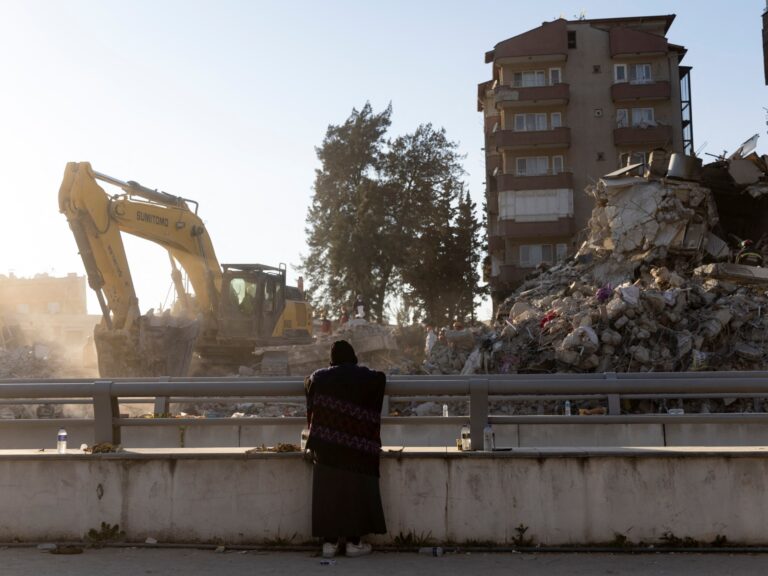Le nombre de morts dans le tremblement de terre dépasse les 46 000 en Syrie et en Turquie