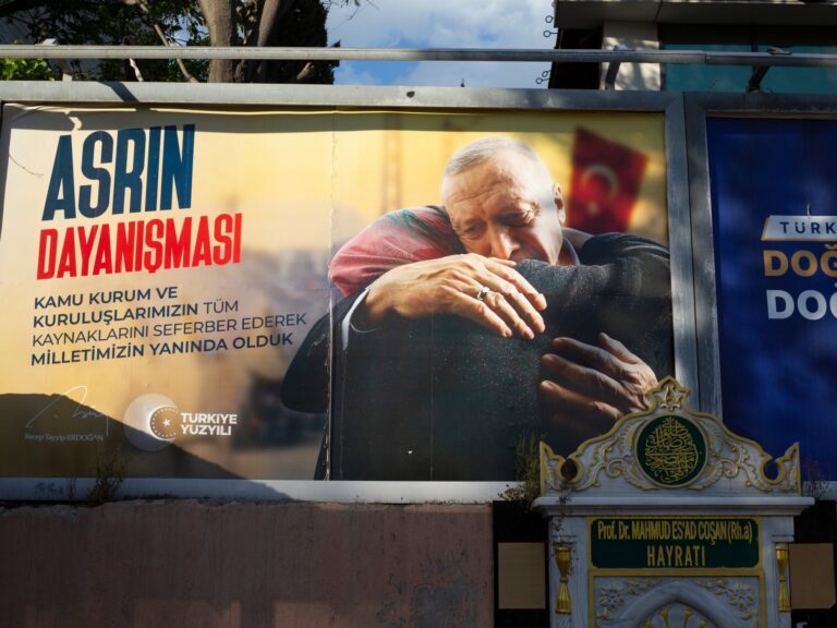 À l&rsquo;épicentre du tremblement de terre, le turc Erdogan reste populaire