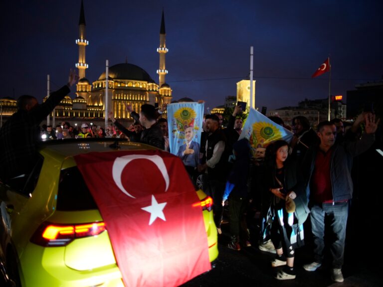 La Turquie forge de nouvelles politiques économiques mais la chute de la livre continue