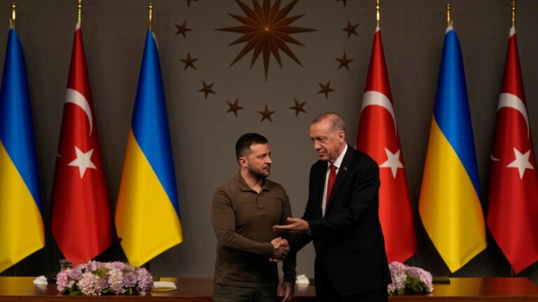 L&rsquo;Ukraine « mérite » l&rsquo;adhésion à l&rsquo;OTAN, selon Erdogan de Turquie