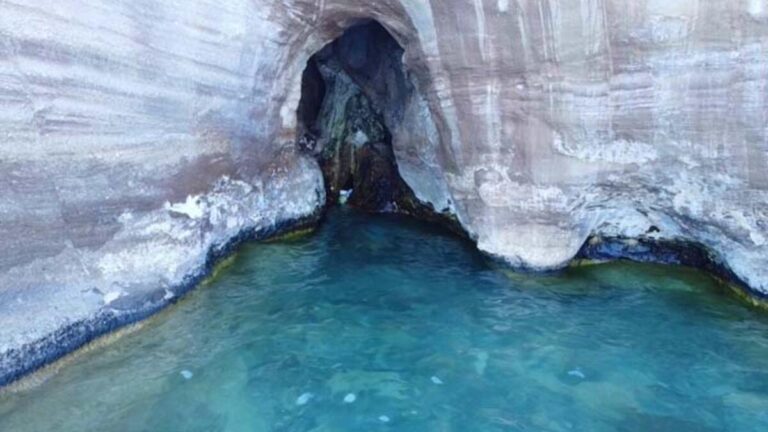 Plonger dans les criques du lac de Van à découvrir