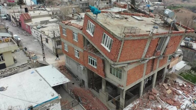 L&rsquo;immeuble dont la mezzanine s&rsquo;est effondrée représente un danger