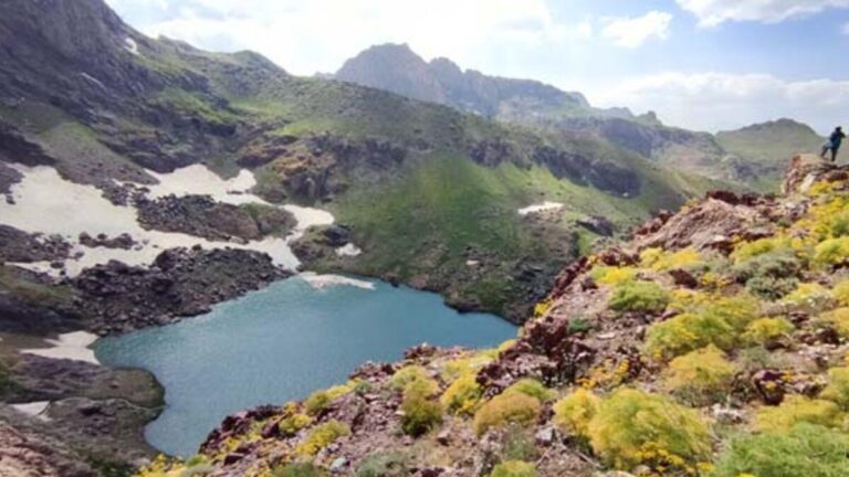 Les montagnes Cilo et les lacs glaciaires Sat, qui ont été débarrassés de la terreur, impressionnent par leurs beautés naturelles.