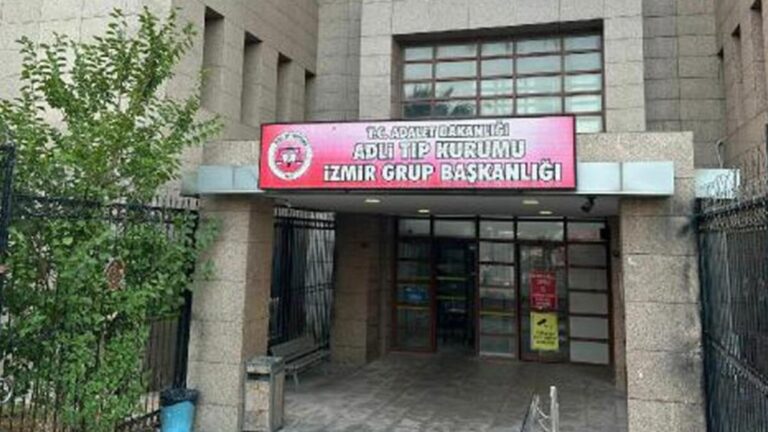 L&rsquo;événement à glacer le sang à Izmir !  Il a été poignardé après avoir été tiré d&rsquo;un minibus.