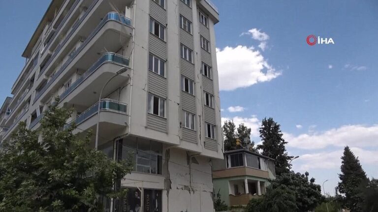Danger « d&rsquo;effondrement » dans le bâtiment endommagé à Kahramanmaraş