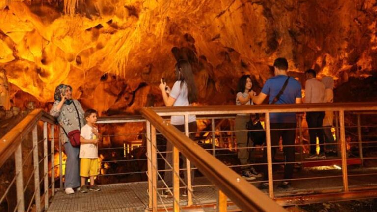 La grotte de Tulumtaş à Gölbaşı est ouverte aux visiteurs