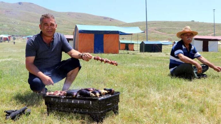 Séjour sous tente sur le plateau à 2200 mètres