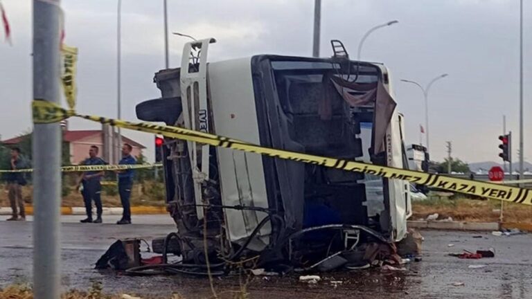 Dans l&rsquo;accident qui a blessé 33 personnes, le conducteur de la camionnette a été arrêté