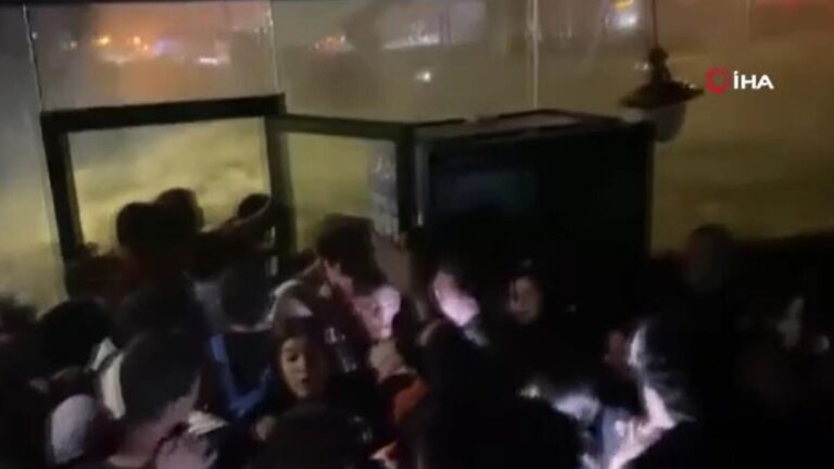 Dernières nouvelles : Certains citoyens se sont retrouvés bloqués à la Bibliothèque nationale de Başakşehir à cause des inondations