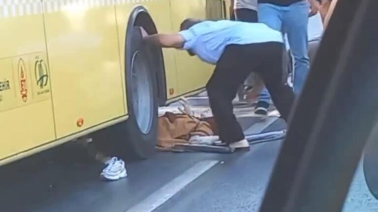 Terrible accident à Istanbul !  Femme enceinte coincée sous le bus