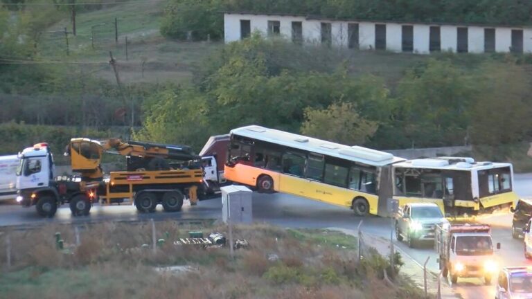 Le bus IETT renversé à Başakşehir a été retiré