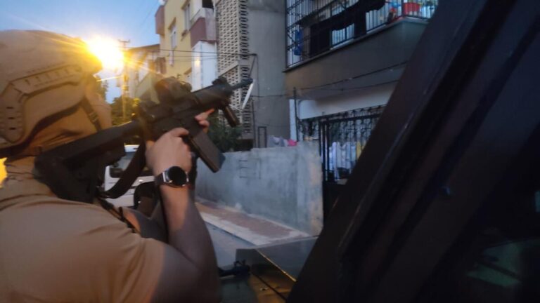 Raid à l&rsquo;aube contre une organisation criminelle : les détentions sont nombreuses