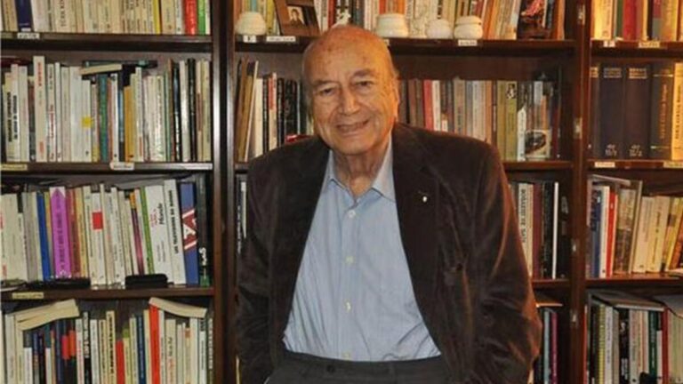 Le journaliste et écrivain Hıfzı Topuz est décédé