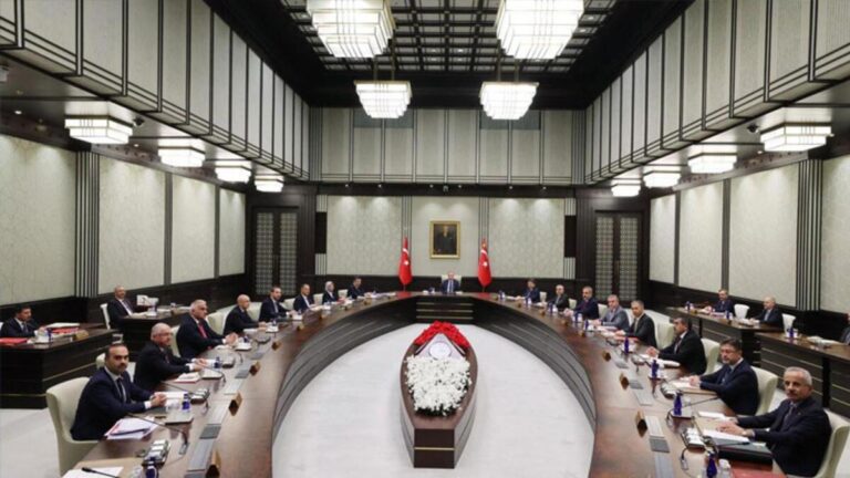 Dernières nouvelles… Le conseil des ministres a commencé !