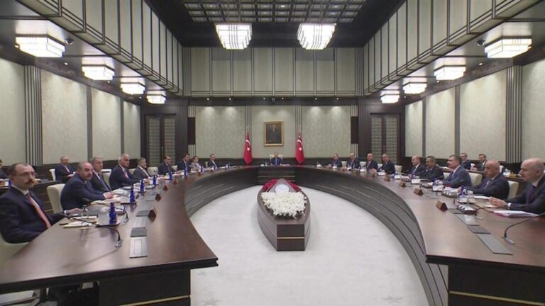 Le Cabinet se réunit aujourd&rsquo;hui : l&rsquo;ordre du jour principal est l&rsquo;économie