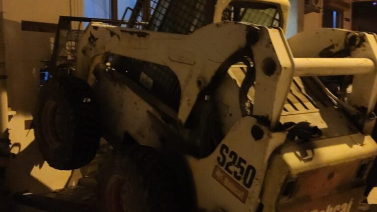 Le chariot élévateur qui a eu un accident à Küçükçekmece est entré dans l&rsquo;appartement