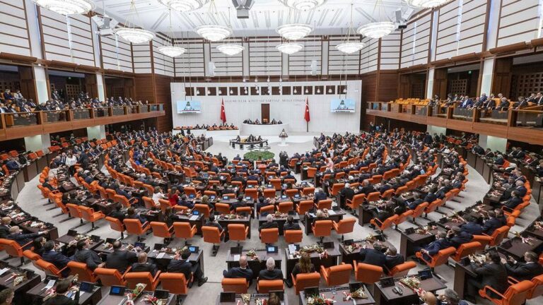 L&rsquo;Assemblée générale de la Grande Assemblée nationale turque a commencé ses activités