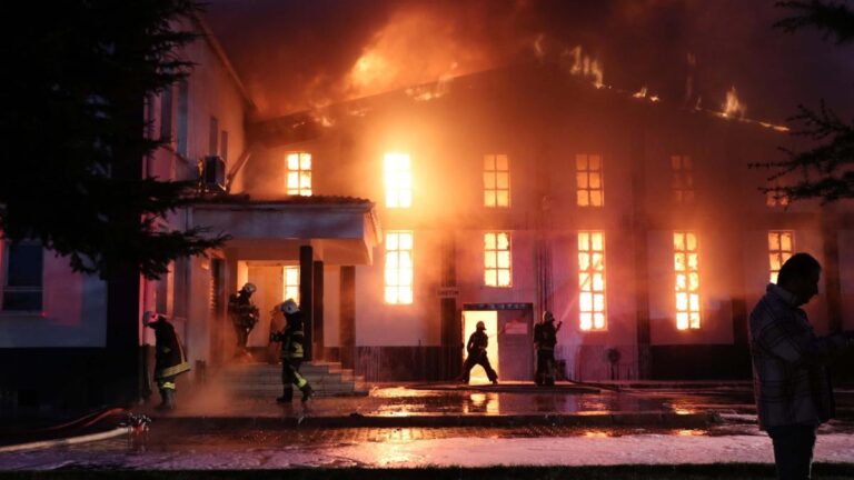 Incendie dans une usine de meubles à Kayseri !