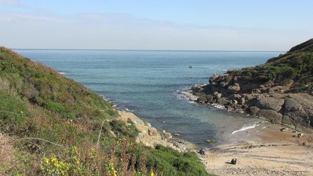 2 amis ont disparu parmi les vagues à Riva… Le corps sans vie de l'un d'eux a été retrouvé