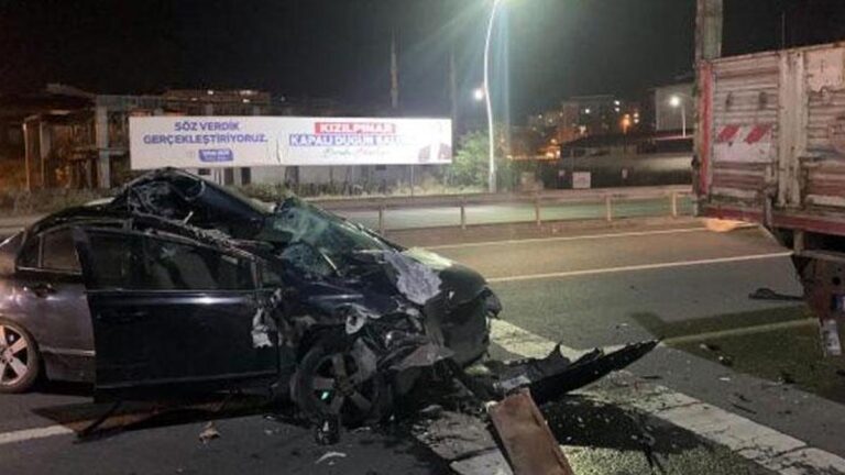 4 personnes ont été blessées dans une voiture qui a percuté un camion à Tekirdağ