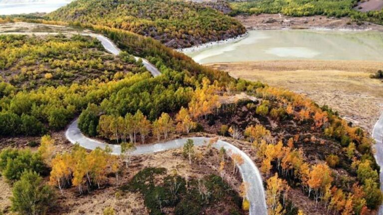 Couleurs d&rsquo;automne au lac Nemrut Crater !  « La nature attire les gens »