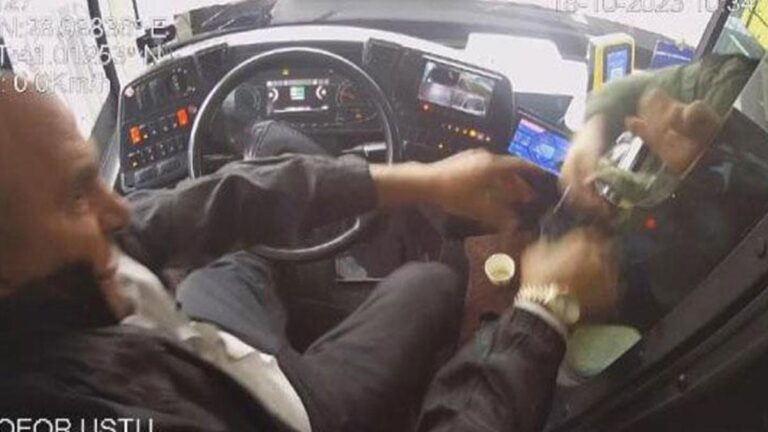 Instantanément enregistré !  Attaque à la hache contre un chauffeur de l&rsquo;IETT à Fatih