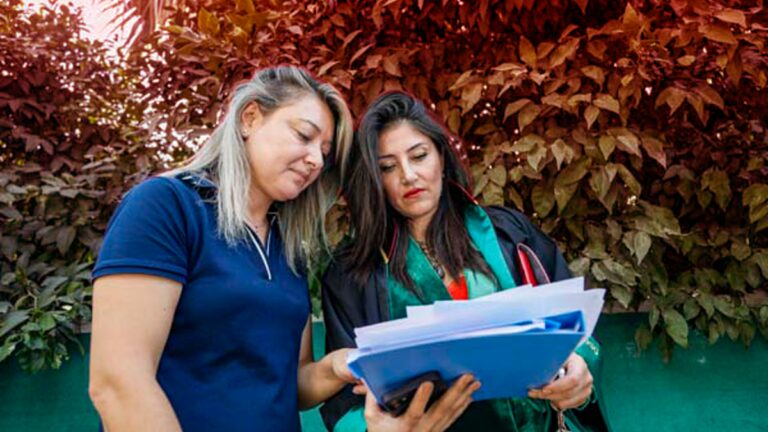 L&rsquo;allégation selon laquelle le directeur de l&rsquo;école aurait poussé l&rsquo;élève dans les escaliers : « J&rsquo;ai fait frapper mon enfant en me payant »