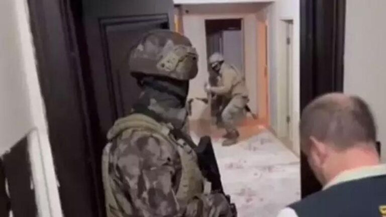 Le ministre Yerlikaya a annoncé : 62 détenus dans le cadre de l&rsquo;opération « fausse voix »