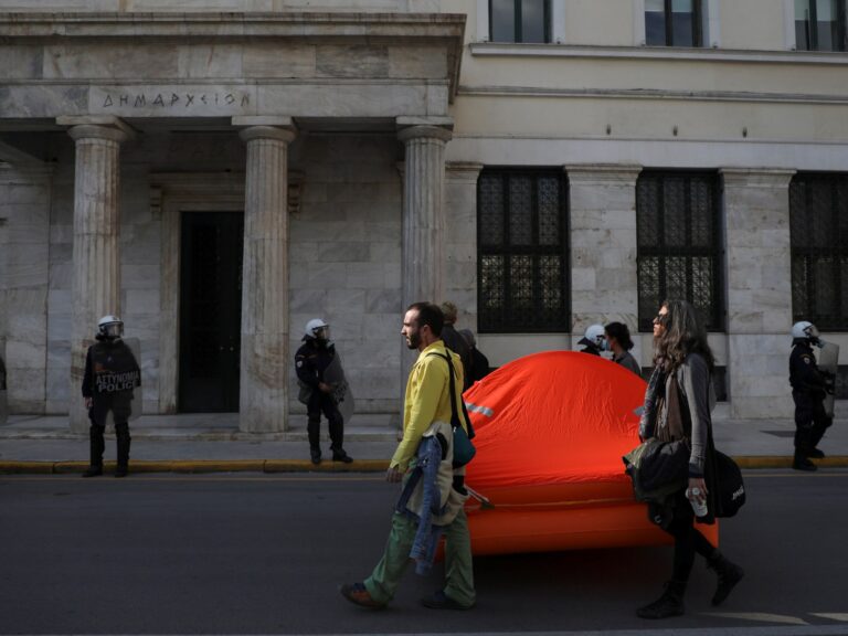 Aux frontières de l’UE, les réfugiés signalent des fouilles génitales invasives lors des refoulements