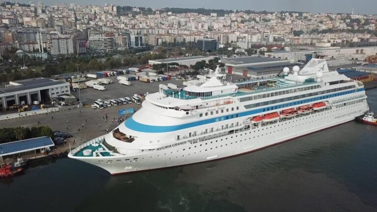 Le premier bateau de croisière a amené 861 passagers à Samsun