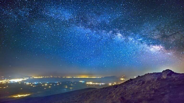 L&rsquo;intégration de Bitlis, le pays des lacs, avec les étoiles enchante les amoureux de la nature