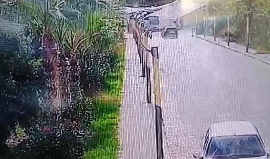 Il a tué deux motocyclistes suspects qui lui avaient volé son argent en les écrasant avec sa jeep.