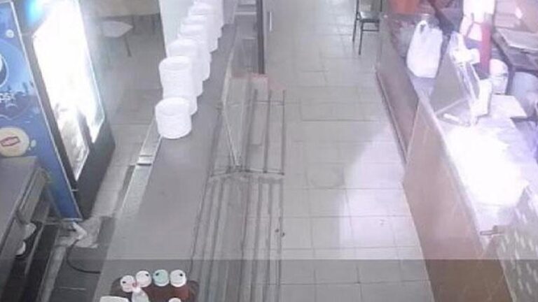 Des moments effrayants !  La foudre a frappé le restaurant