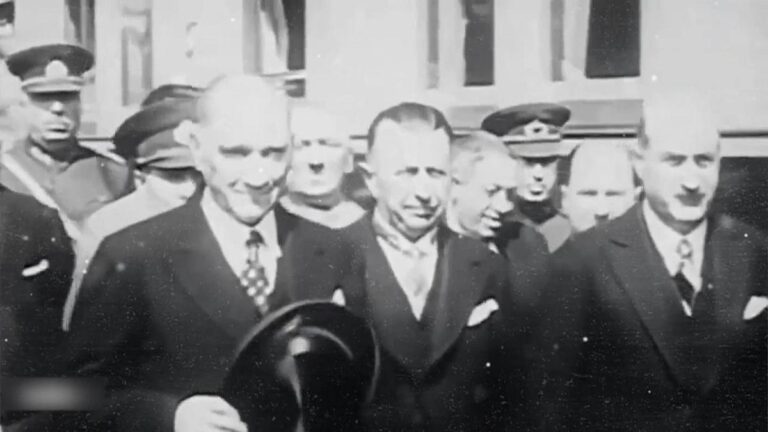Atatürk a été commémoré au palais de Dolmabahçe