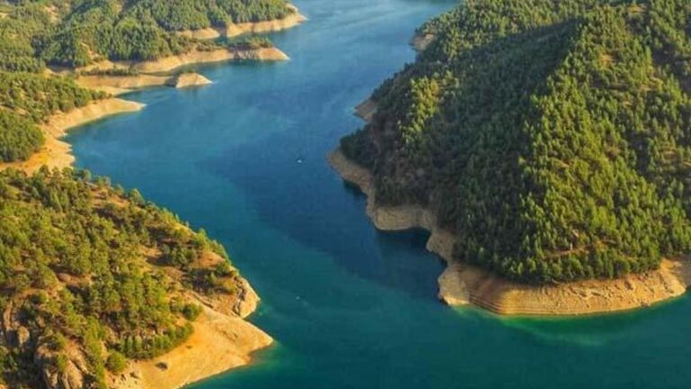 Les visiteurs affluent au château de Güredil