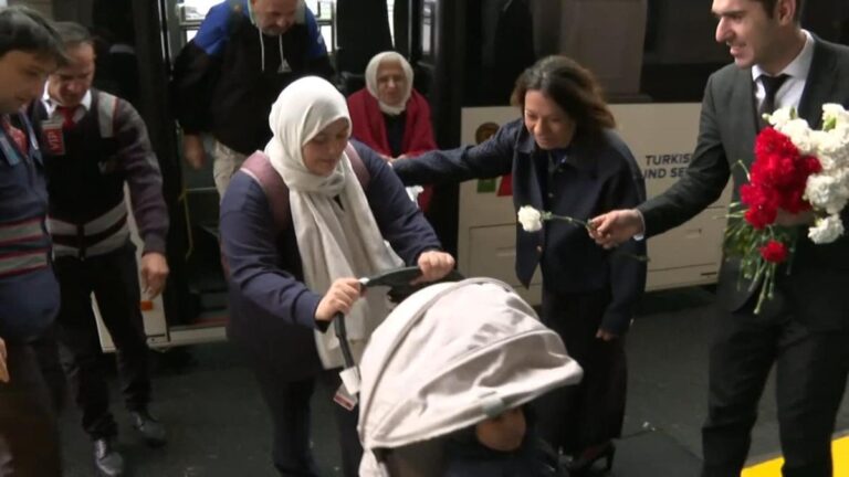 Les citoyens turcs évacués de Gaza ont été amenés à Istanbul