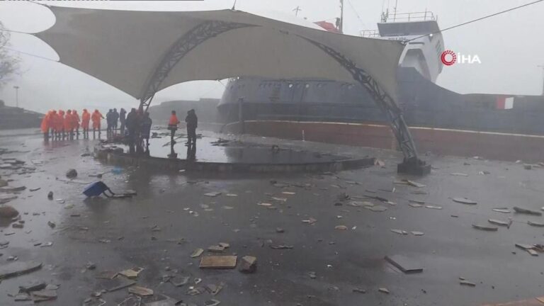 Un cargo s&rsquo;est échoué à Zonguldak