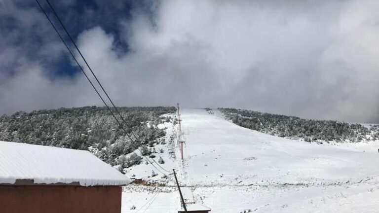La première neige de la saison est tombée sur les stations de ski de Zigana et des images uniques ont émergé