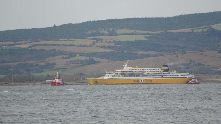 Le bateau de croisière tombé en panne dans les Dardanelles a été emporté