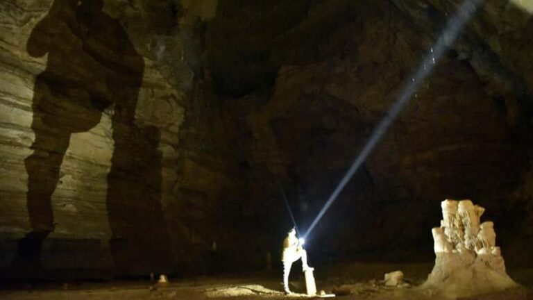 Une des plus grandes grottes de Turquie… Voyage mystérieux dans les profondeurs de Gümüşhane : Grotte d&rsquo;Akçakale