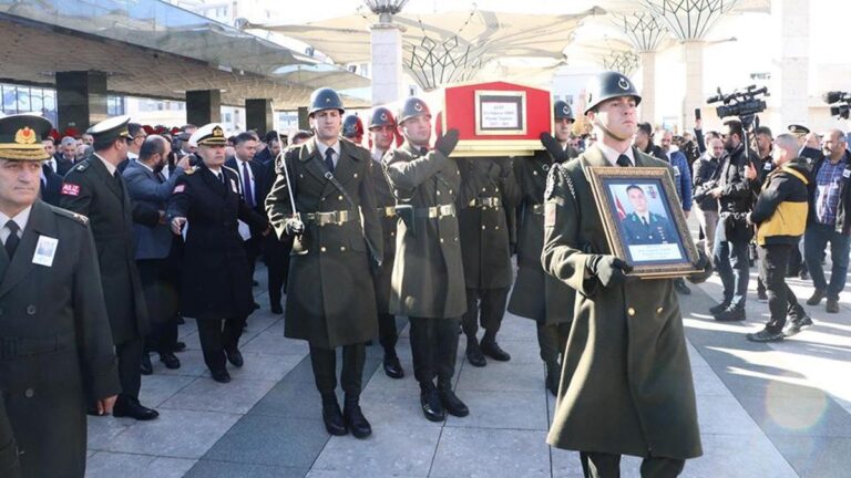 Le lieutenant martyr Eril Alperen Emir a été enterré