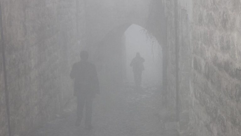 Brouillard dense à Mardin ;  visibilité descendue en dessous de 10 mètres