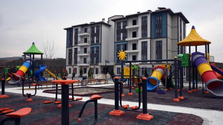 Les lotissements suite au tremblement de terre à Osmaniye ont pris fin