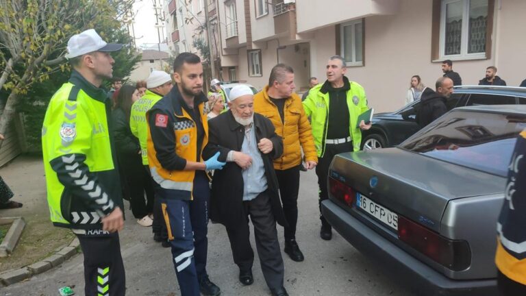 Un couple blessé dans une voiture percutée par une voiture garée
