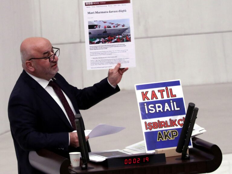 Un député turc victime d&rsquo;une crise cardiaque lors d&rsquo;un discours au Parlement est décédé