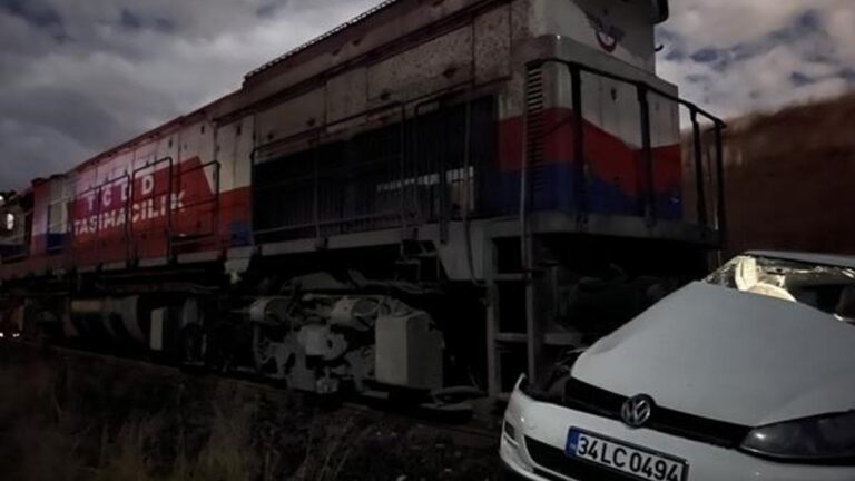 Une locomotive a percuté une voiture à Diyarbakır : 5 blessés, 2 grièvement