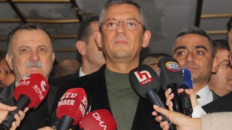 Félicitations à Fenerbahçe et Galatasaray de la part du leader du CHP Özgür Özel