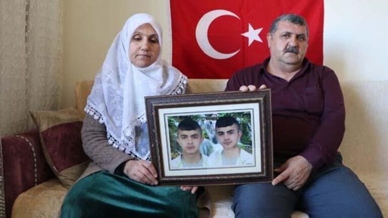 La famille sous surveillance infantile a déclaré : Ils ont trompé mon enfant très jeune et l&rsquo;ont kidnappé dans les montagnes.