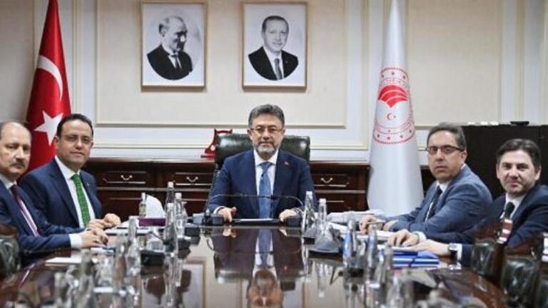 Le ministre Yumaklı a tenu la première réunion de 2024 avec ses adjoints