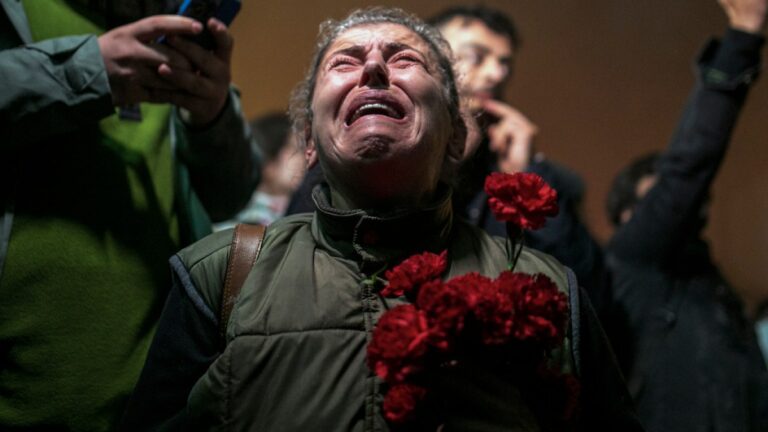 Colère alors que la Turquie célèbre l’anniversaire d’un tremblement de terre dévastateur